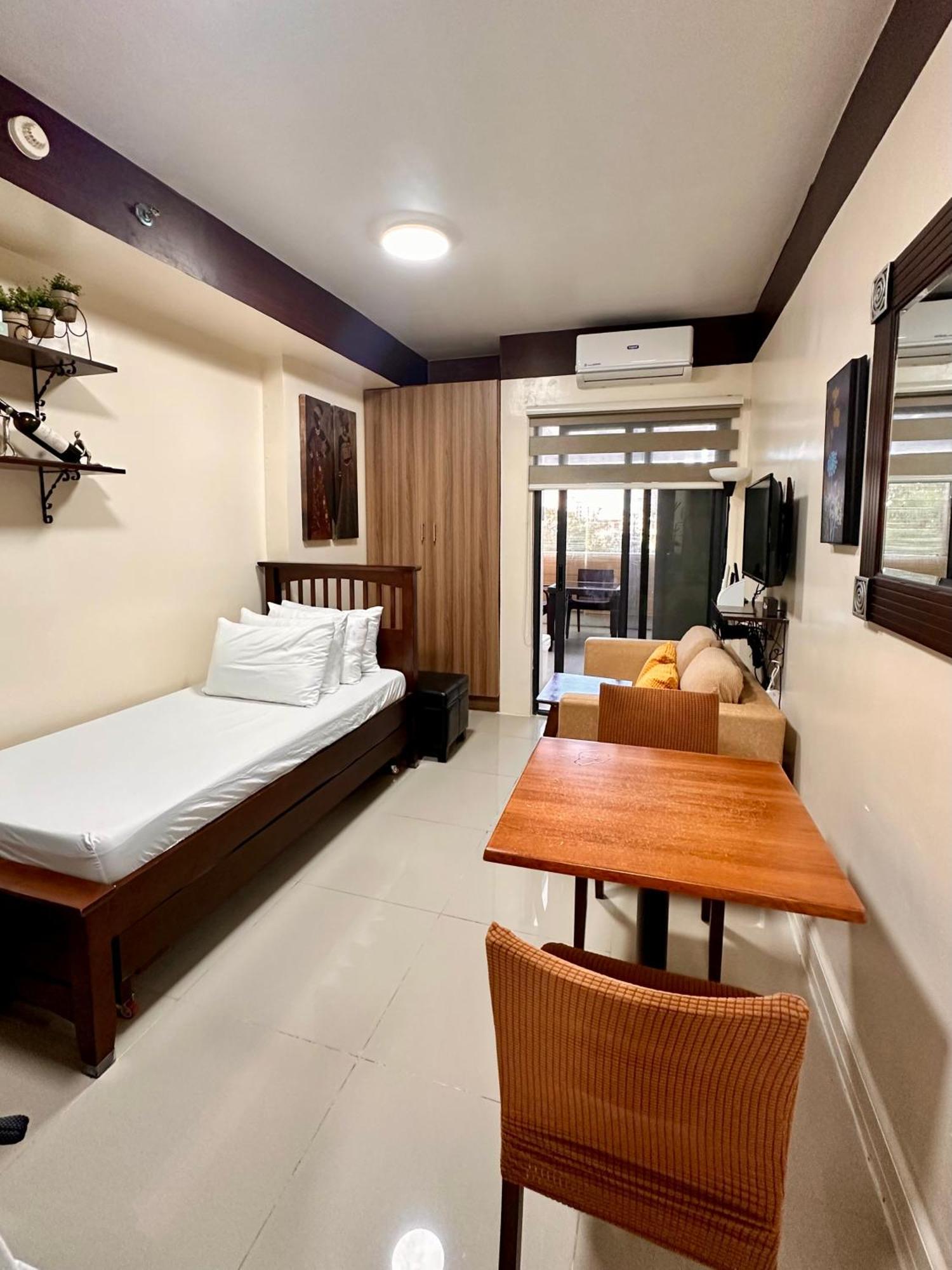 Grazie's Studio Apartment Cebu Esterno foto